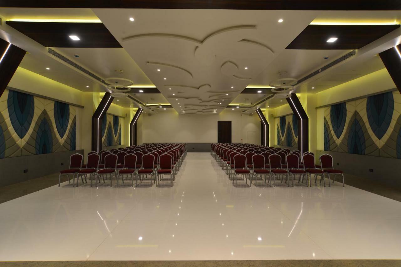 Hotel Jhankar Palace Dhule Exterior photo