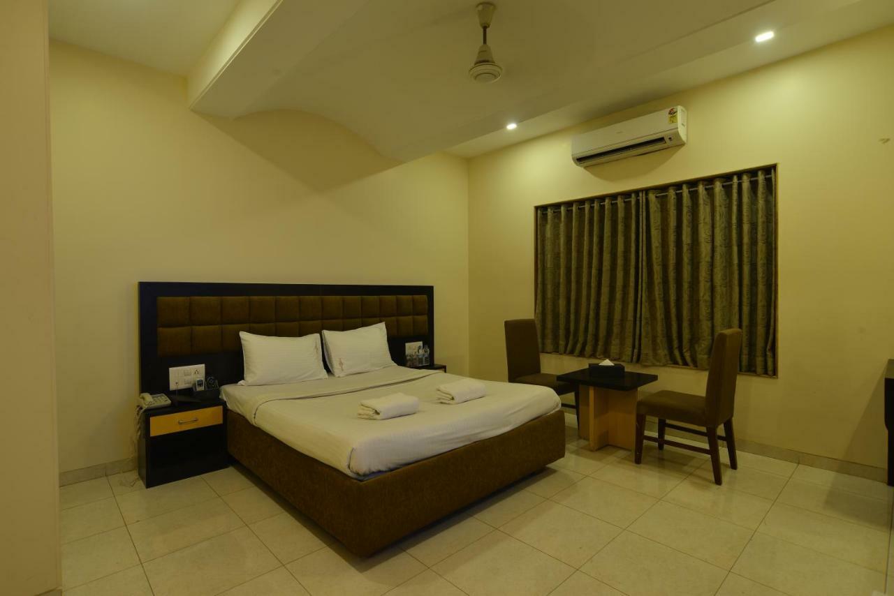 Hotel Jhankar Palace Dhule Exterior photo