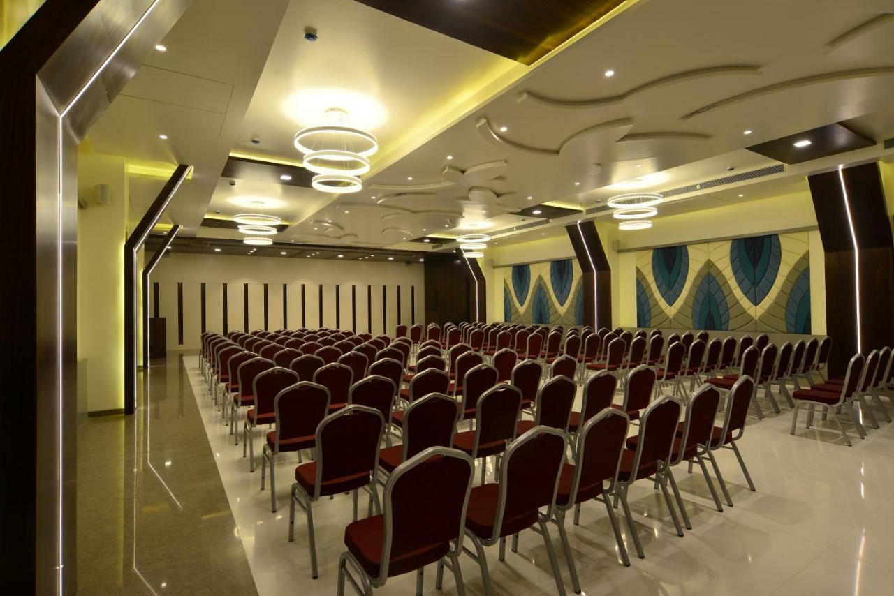 Hotel Jhankar Palace Dhule Exterior photo